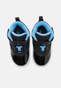 Jordan STAY LOYAL 3  - Zapatos de bebé - black/university blue/white