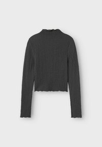 Tumehall, pikad varrukad cropped topp, millel on tekstuuriga, kortsus kangas ja kõrge kaelus. Alumine äär on lainelise kujundusega.