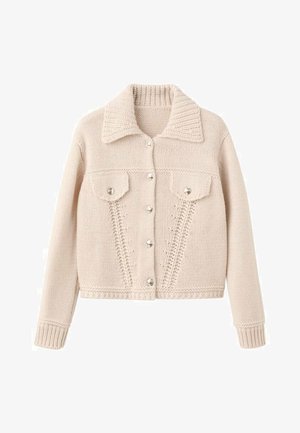 Pletena bež kardigan s ovratnikom, dva prednja džepa i srebrnim gumbima; sadrži teksturirane uzorke i rebraste manžete.