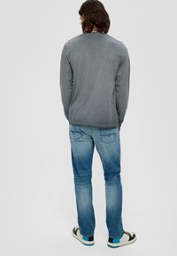 QS MIT APPLIKATION - Langarmshirt - grau