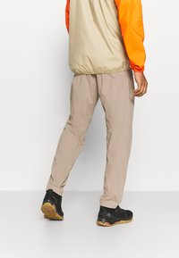 Houdini WADI PANTS - Āra bikses - beige