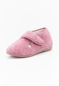 Pantofole in feltro rosa con cinturino in velcro, punta arrotondata, foderato morbido e ricamo a forma di cuore. Suola leggera per il comfort.