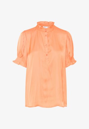 Lühikeste varrukatega korallvärvi pluus, mis on valmistatud siledast kangast. Omab kõrget volangi kraed, nööpide eesmist osa ja elastseid varrukate otste viiege.