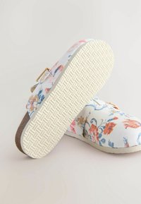 Laura Ashley REGULAR FIT   - Tofflor & inneskor - ecru rosalind