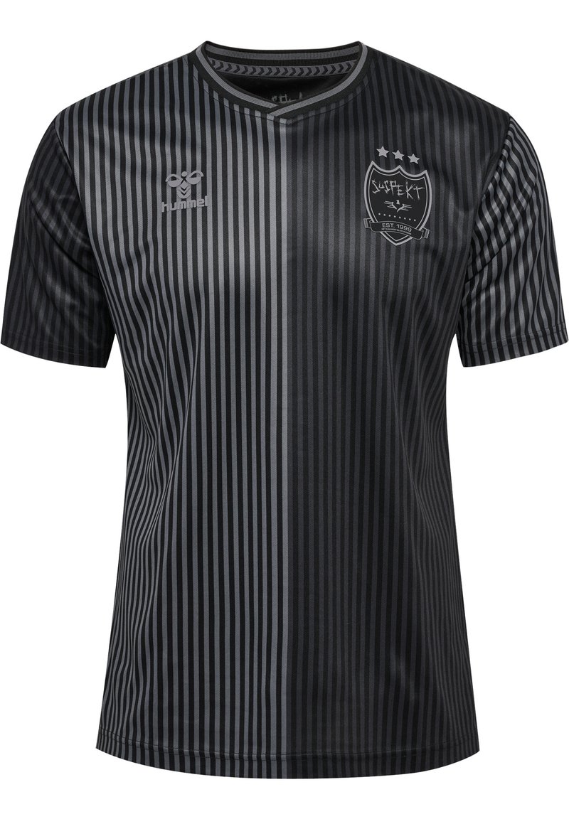 Sort sportstrøje med korte ærmer, vertikale grå striber, V-hals-design, "Hummel"-logo og et emblem med tre stjerner på brystet.