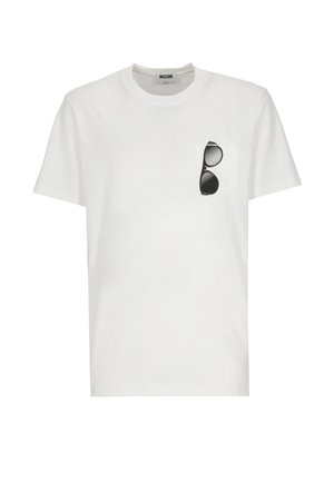 T-shirt bianca Moschino con design stampato di occhiali da sole neri sull'area della tasca sinistra del petto.