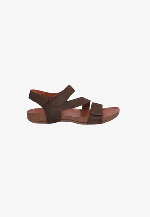 Sandalia abierta de cuero marrón con correas ajustables de Velcro sobre los dedos, el empeine y el talón, con suela texturizada y plantilla acolchada.