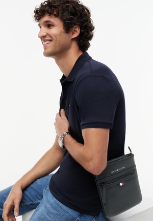 Tommy Hilfiger, ESSENTIAL MINI CROSSOVER UNISEX - Τσάντα χιαστί - black