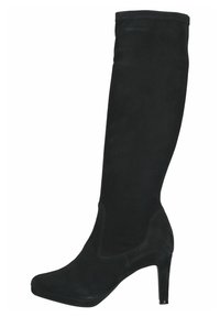 Bota de ante negra hasta la rodilla con forma cónica, puntera afilada y tacón de aguja. Presenta una textura suave y sin herrajes visibles.