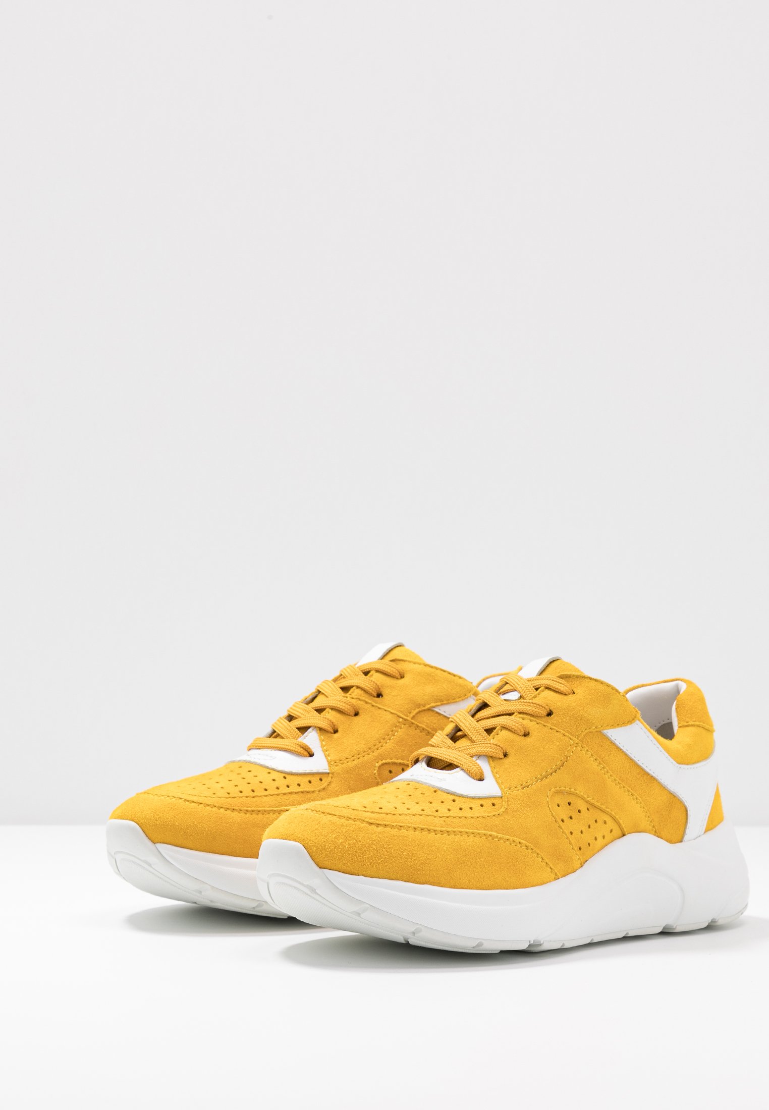 Caprice Joggesko yellowwhite Zalando.no Caprice Joggesko yellowwhite Zalando.no