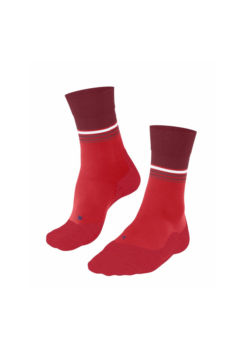 Coppia di calzini sportivi rossi con risvolti color mogano e strisce bianche e rosso scuro vicino alla parte superiore, etichettati sinistro e destro.