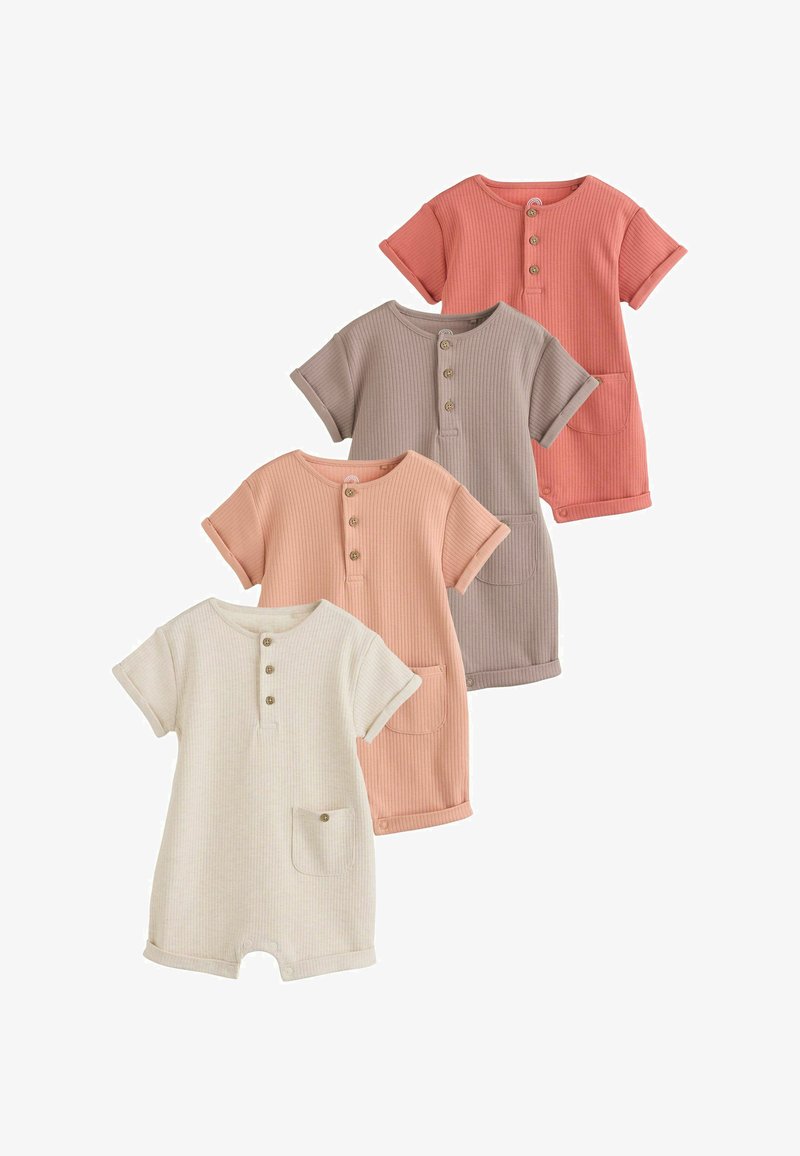 Quatre grenouillères pour bébé à manches courtes côtelées avec boutons et une poche, en couleurs crème, pêche, taupe et corail, disposées en ligne diagonale.
