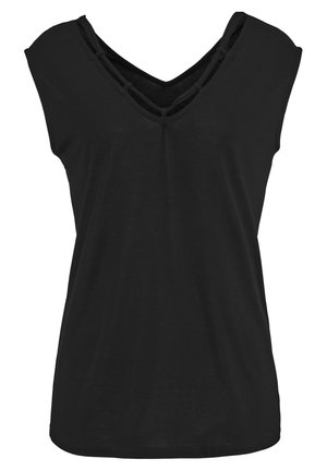 Czarny top z krótkim rękawem, z głębokim dekoltem w kształcie litery V oraz wielowarstwowym wycięciem. Wykonany z lekkiego materiału, o luźnym, swobodnym kroju.