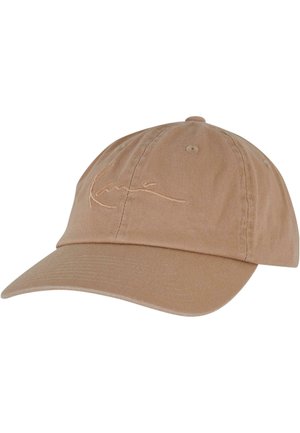 Vaaleanruskea baseball-lippis, jossa on ommeltu logo. Kangas on sileä, lippa on kaareva. Sisältää kuusi paneelia ja takana säädettävä hihna.