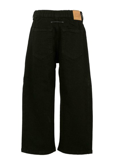 Pantaloni neri a gamba larga con vita regolabile tramite cordino. Presentano due tasche posteriori e una patch in pelle beige sulla vita con indicazioni della taglia.