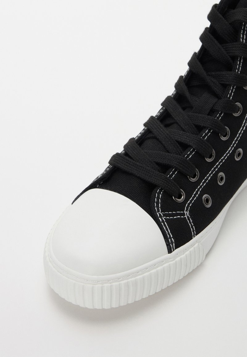 zapatillas altas zapatillas negras con suela blanca hombre