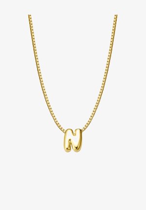 Arany lánc nyaklánc sima, lekerekített "N" medállal. A lánc négyzet alakú szemekből áll, amelyek fokozzák az összképet és a textúrát.