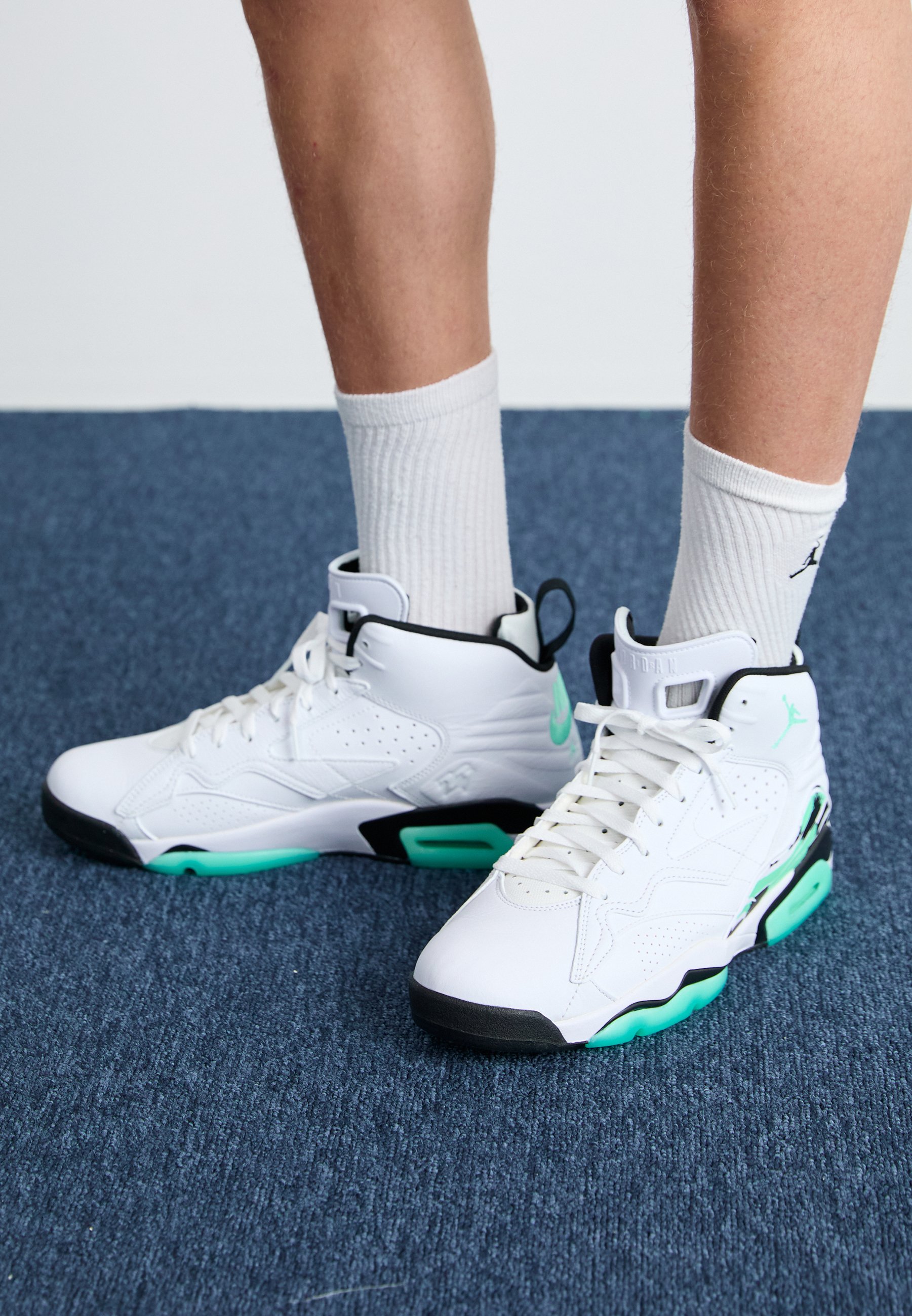 Jordan JORDAN MVP - Höga sneakers - white/green glow/black/vit 