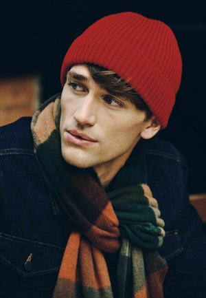 Next, KNITTED BEANIE - Mütze - red