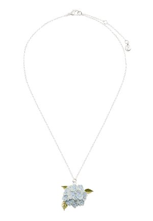 Collier en chaîne d'argent avec un pendentif présentant un petit bouquet de fleurs bleu clair et trois feuilles vertes.