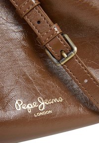 Pepe Jeans GISELLE - Håndtasker - chocolate brown