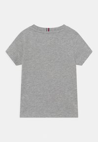 Tommy Hilfiger ESSENTIAL TEE - T-shirts med print - light grey heather