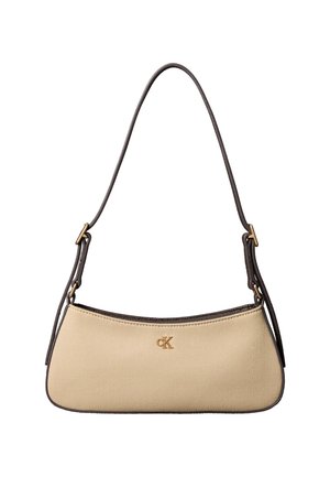 Beige taisnstūra plecu soma ar tumši brūnu regulējamu siksnu un zelta "cK" logotipu priekšpusē centrā.