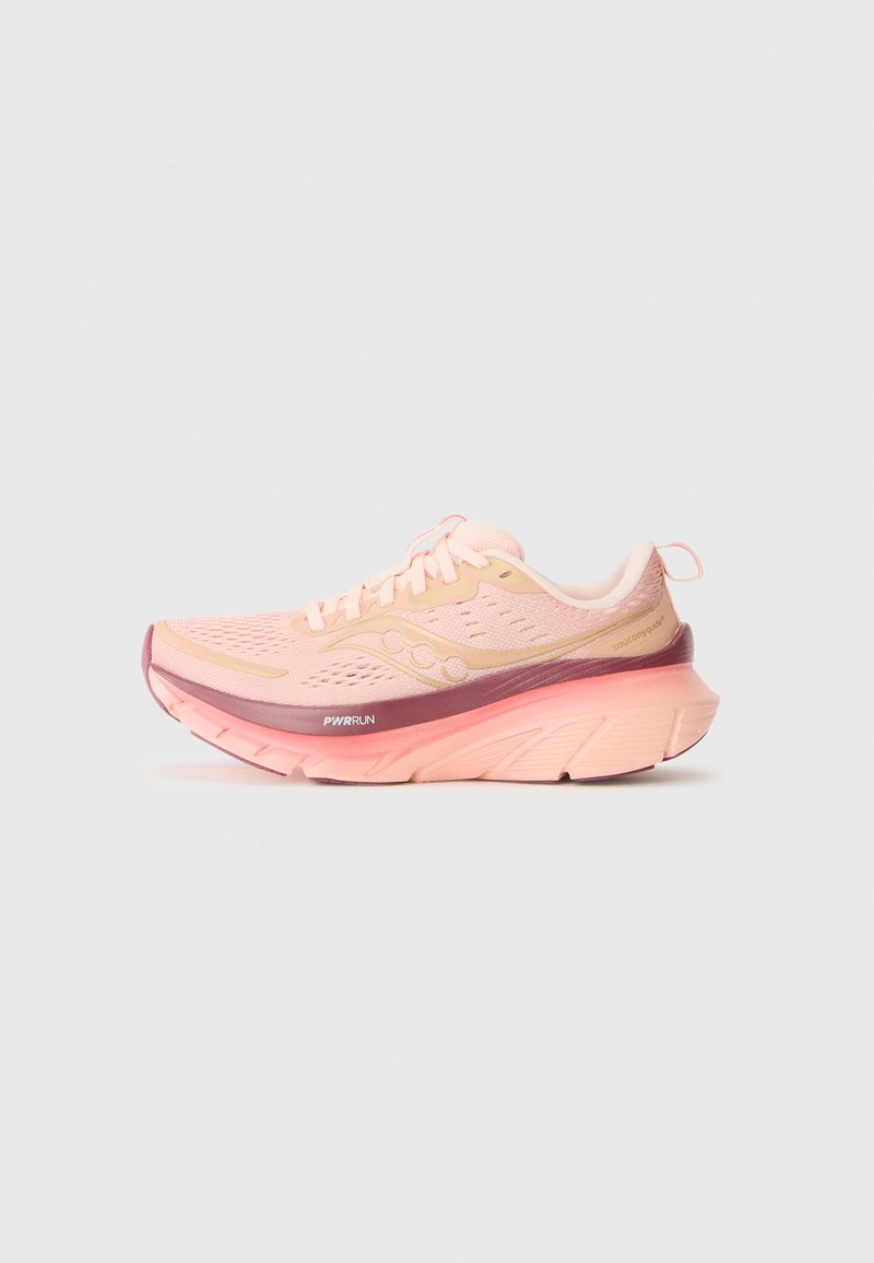 Hellrosa Laufschuh mit einem atmungsaktiven Mesh-Obermaterial, gepolstertem Kragen und einer kontrastierenden, dunkler rosa Sohle mit strukturiertem Profil für besseren Halt.