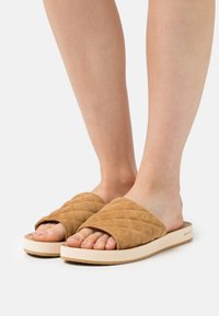 GANT FLATVILLE - Mules - fudge caramel