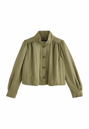 Blouse boutonnée vert olive avec manches longues bouffantes, épaules froncées et coupe courte et droite.