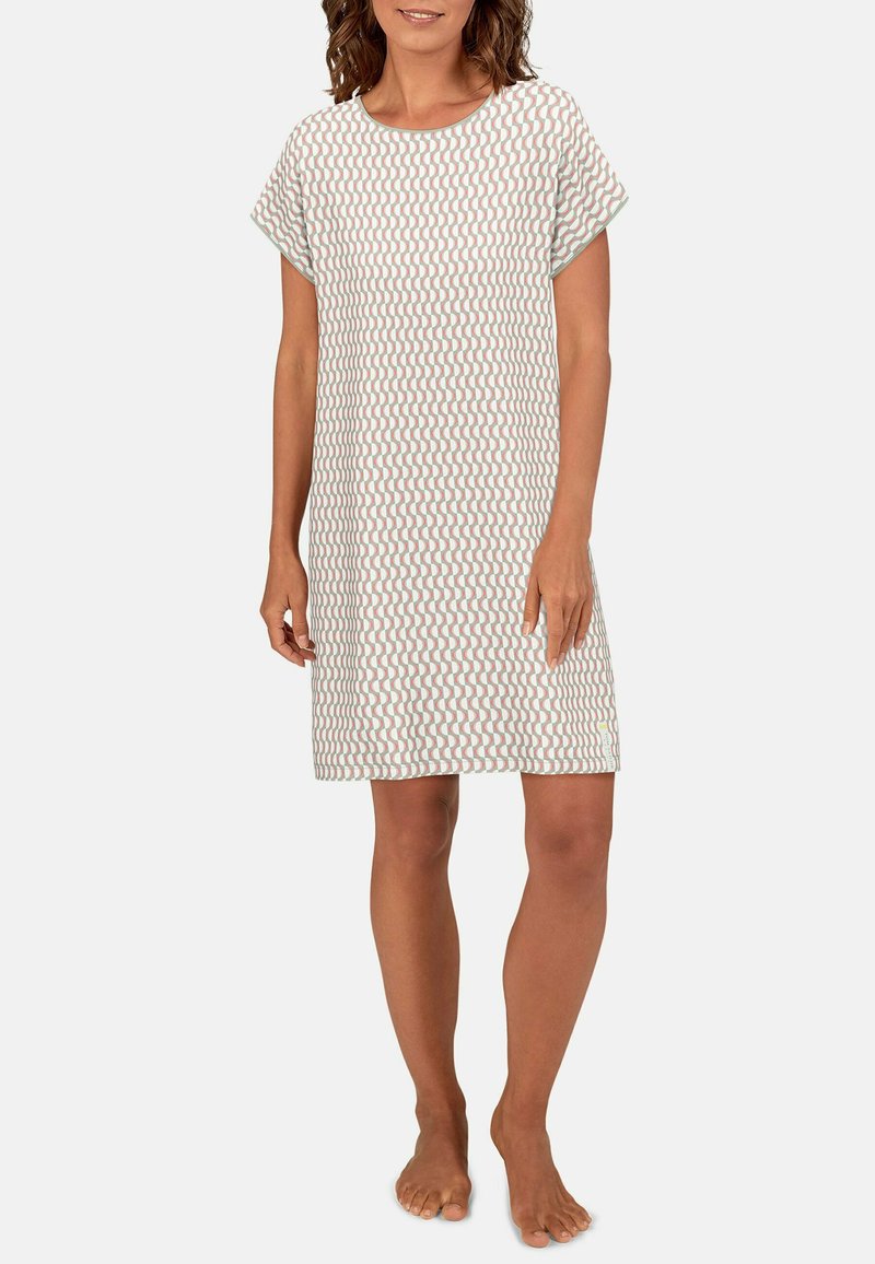 Kurzes Kleid aus leichtem Stoff mit einem geometrischen Wellenmuster in Grün und Pink auf weißem Hintergrund; knielange Schnittform.