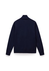 Mörkblå stickad tröja med hög krage, ribbade ärmslut och nederkant. Baksidan har en ren, texturerad yta utan synliga mönster.