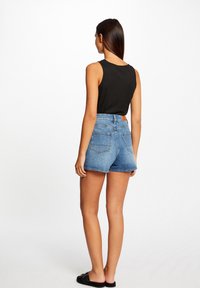 Morgan WITH OPENING ON SHOULDER - Top