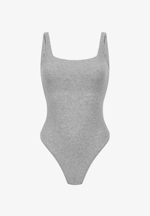 Grijze badpak van ribbelstof. Voorzien van brede bandjes, een vierkante halslijn en een hoog uitgesneden ontwerp bij de benen. Soepele textuur.
