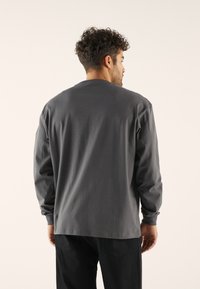 Pier One Langarmshirt - dark grey