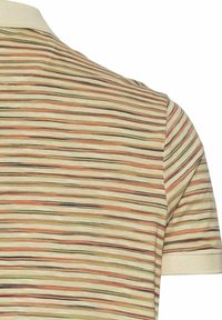 Gestreepte poloshirt in beige en pastelkleuren, met korte mouwen, een klassieke kraag en een zachte katoenen textuur met dunne horizontale lijnen.