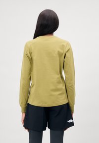 Klättermusen ROOT LOGO TEE - Pikkade varrukatega topp - meadow green