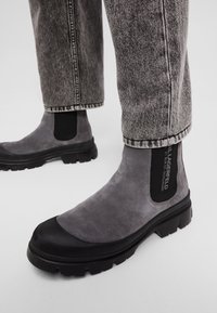 Karl Lagerfeld Jeans TREKKA ciemnoszary