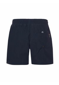 Námorné plavky s elastickým pásom, jednou zadnou kapsou so zapínaním na gombík a logom značky, vyrobené z hladkého, ľahkého materiálu.