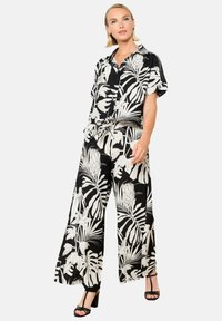 LolaLiza WITH TROPICAL PRINT - Hemdbluse - black