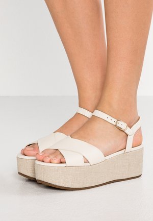 Chie Mihara Sandales à plateforme - white