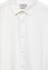 Camicia bianca in cotone con colletto classico, chiusura frontale con bottoni e vestibilità regular. Presenta una sottile texture e un'etichetta che indica la taglia L.