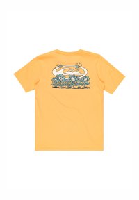 Camiseta de algodón amarilla con un diseño gráfico de flores y estrellas en la espalda, con un cuello redondo y mangas cortas.
