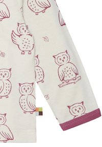 Langarmshirt aus cremefarbener Baumwolle mit maroonfarbenem Eulenprint. Verfügt über gerippte Bündchen in maroon und eine Detailgestaltung mit Eulen und Blättern.