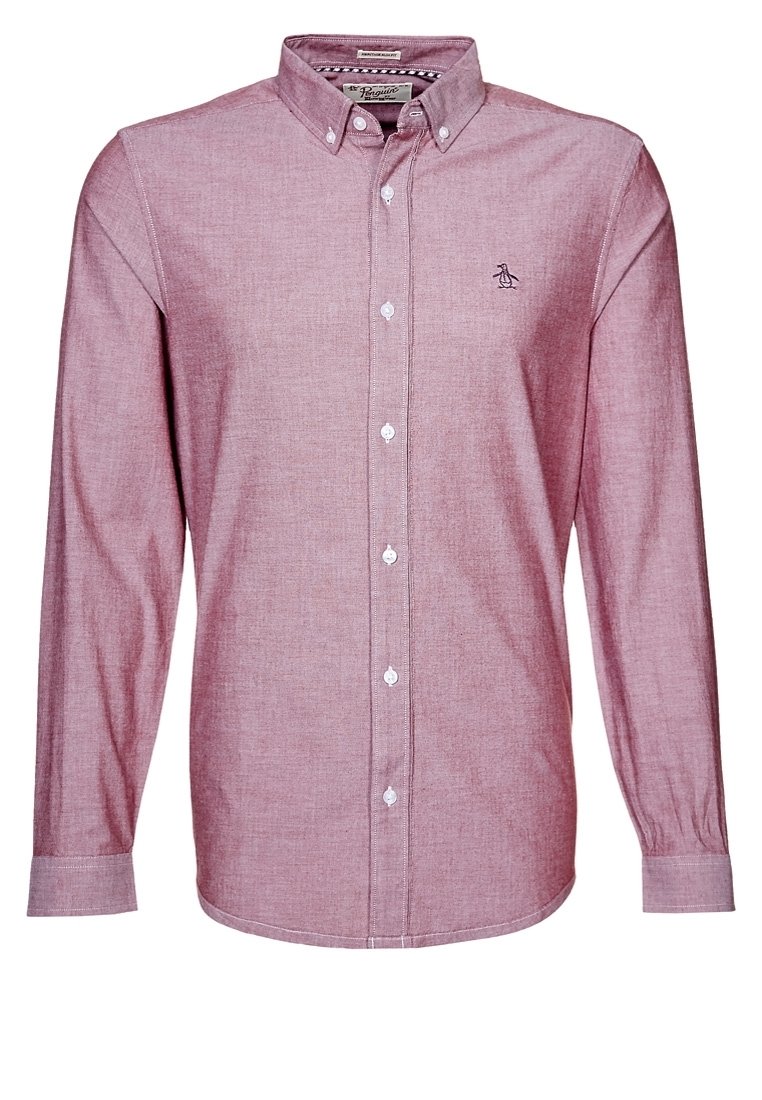 Camicia a maniche lunghe di colore rosso chiaro, colletto button-down, realizzata in tessuto testurizzato con bottoni bianchi e piccolo logo di pinguino ricamato sul petto.