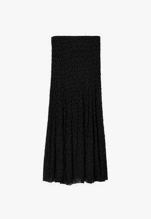 Robe longue noire bustier en dentelle texturée avec un ourlet évasé sur fond blanc.