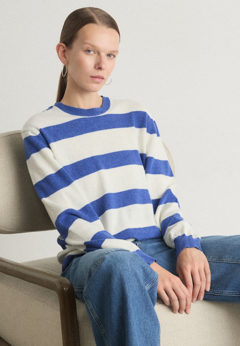 Mads Nørgaard STRIPE KASEY SWEATER - Pulóver - amparo blue winter white