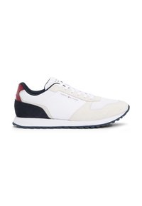 Sneaker bianca con accenti in suede e mesh. Presenta dettagli in blu navy e bordeaux, punta arrotondata e suola in gomma texturizzata per una buona presa.