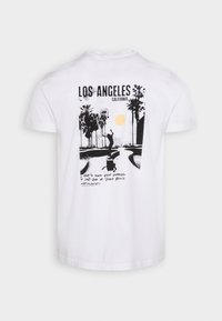 Biela bavlnená tričko s čiernym grafickým potlačou skejtbordistu, paliem a textom "LOS ANGELES CALIFORNIA."