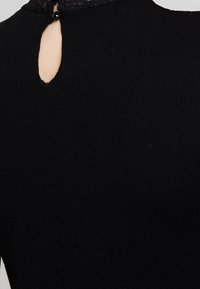 ONLY Stickad tröja - black